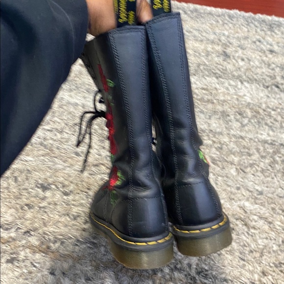 Doc Marten Vonda Black Floral Embroidered Boots sz L7 - Picture 4 of 11